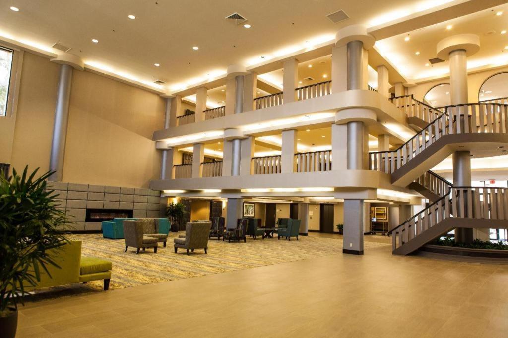 Ontario Gateway Hotel Exterior photo